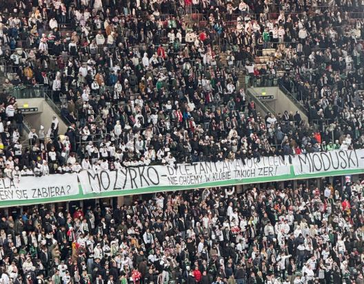 "Dyletant, amator i leń, nie chcemy w klubie takich zer". Fani Legii uderzyli w trzech działaczy [ZDJĘCIE]