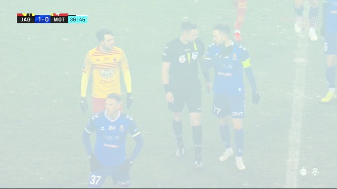 Dymy. Mecz Ekstraklasy przerwany [WIDEO]
