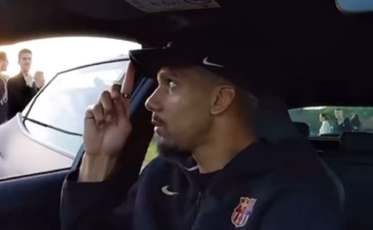 Wsiadł do samochodu kolegi z Barcelony. Aż się przeżegnał [WIDEO]