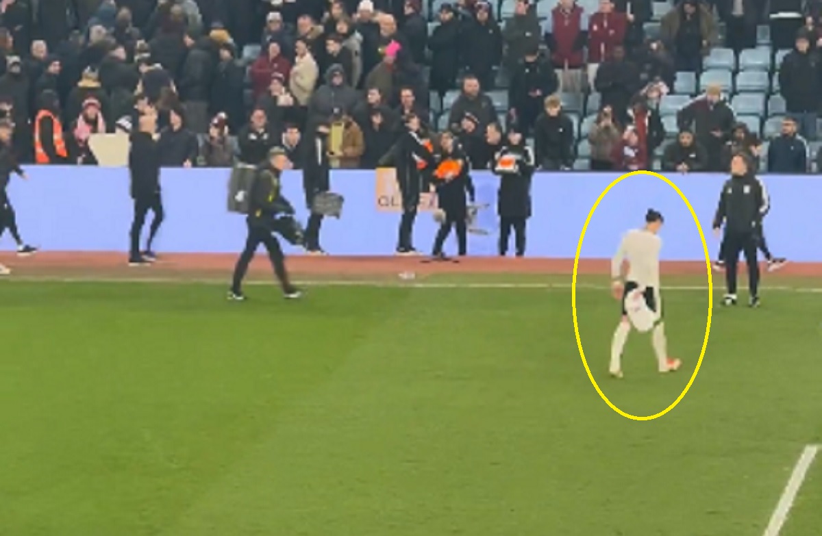 Gracze Liverpoolu dziękowali kibicom za doping. Tak w tym czasie zachował się gwiazdor [WIDEO]