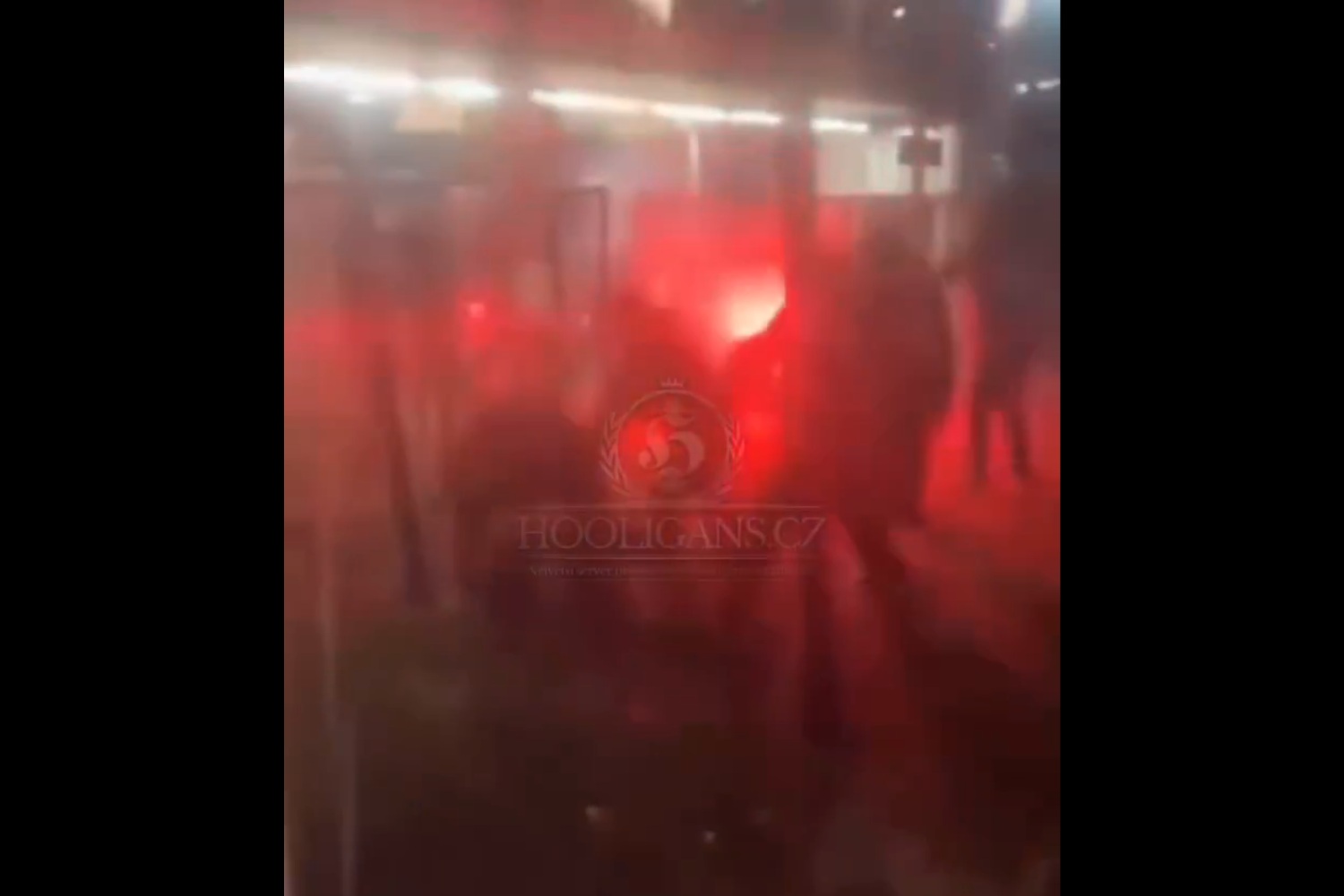 Szok we Francji. Zamieszki przed meczem, kibic walczy o życie [WIDEO]
