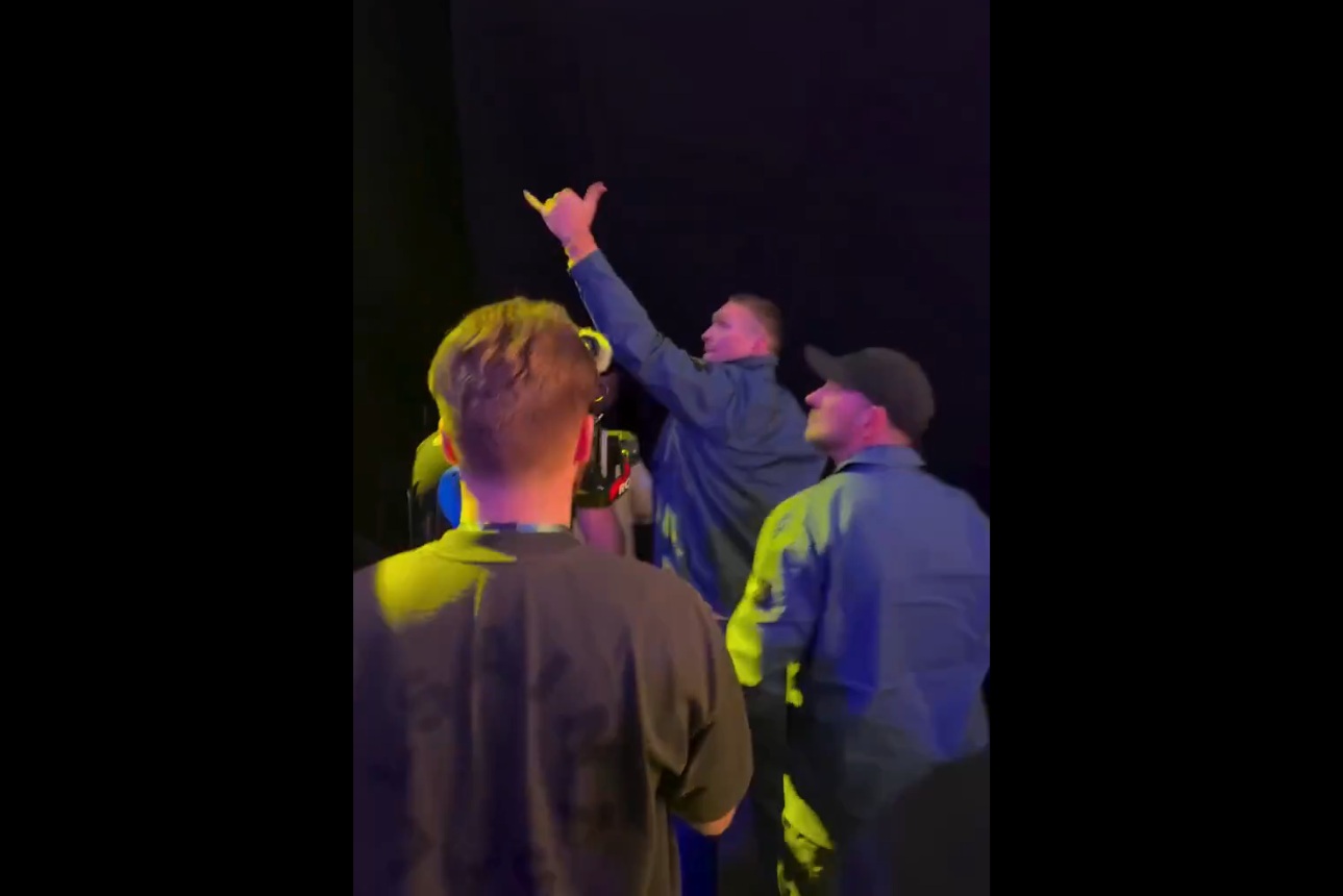 Usyk zszokował kibiców. Zrobił to, gdy Rosjanie weszli do ringu [WIDEO]