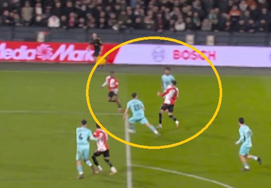 Świetna akcja Feyenoordu. Moder z asystą drugiego stopnia [WIDEO]