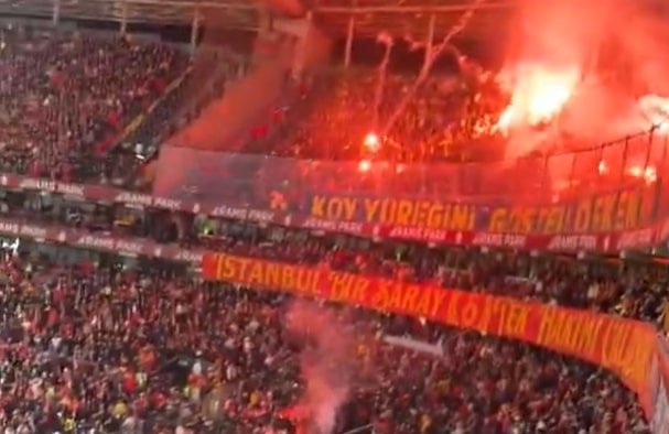 Skandal w derbach Stambułu. To nie powinno się wydarzyć [WIDEO]
