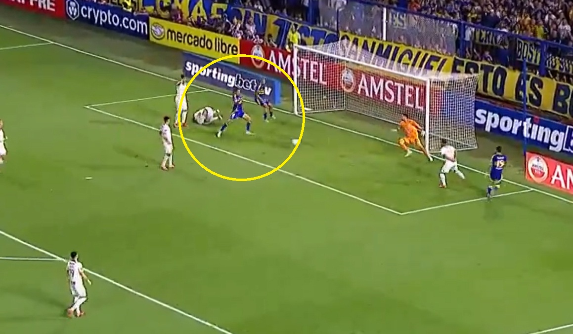 Co za pudło Cavaniego! Słynny klub poza Copa Libertadores [WIDEO]