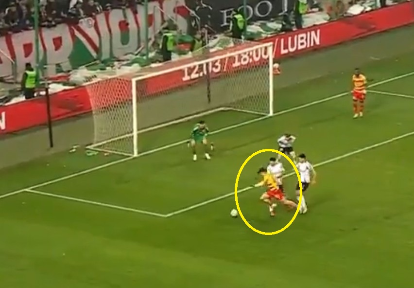 Jagiellonia skrzywdzona w meczu z Legią?! Gigantyczna kontrowersja [WIDEO]