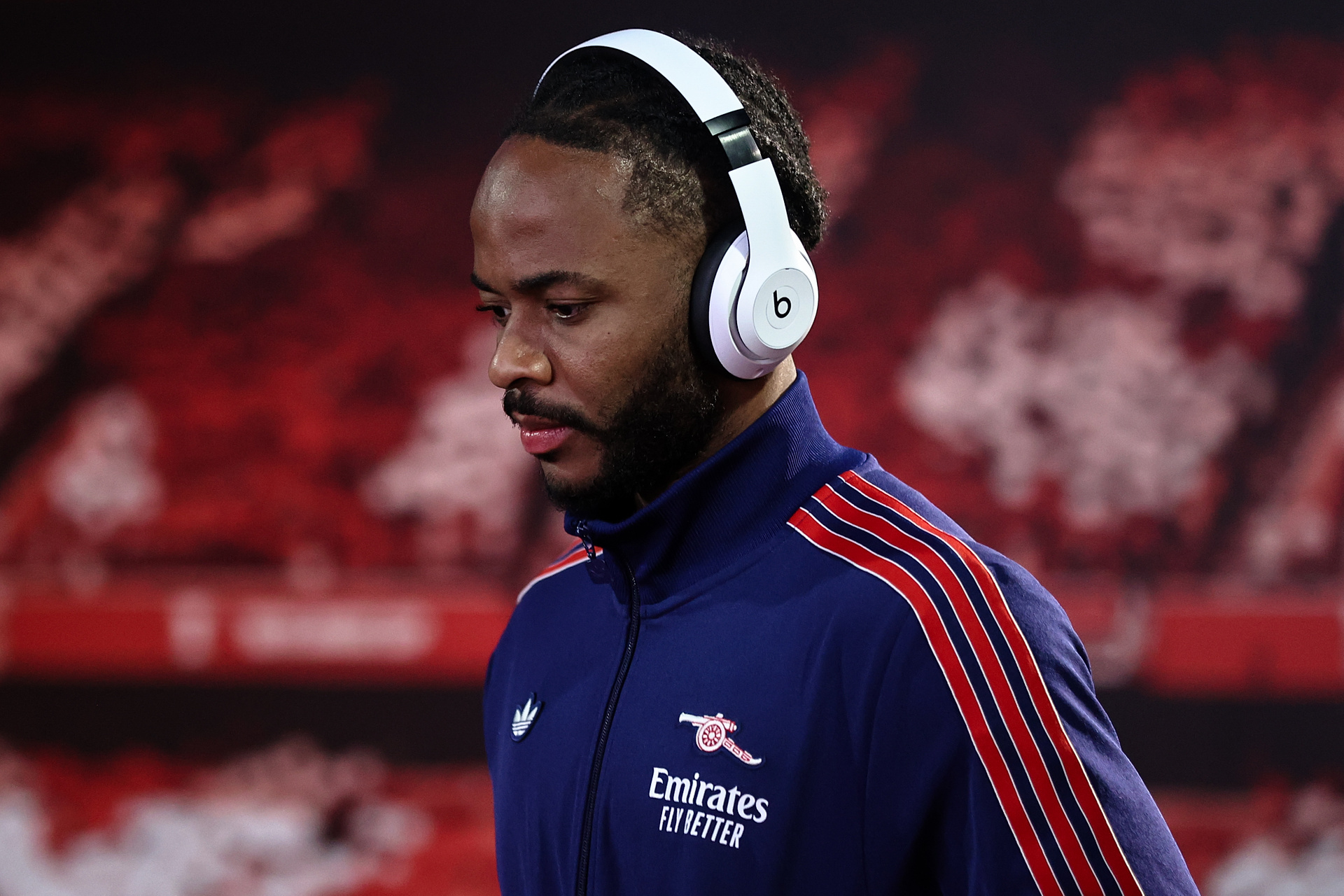 Sterling musi odejść z Chelsea. Zaoferowano go słynnemu klubowi