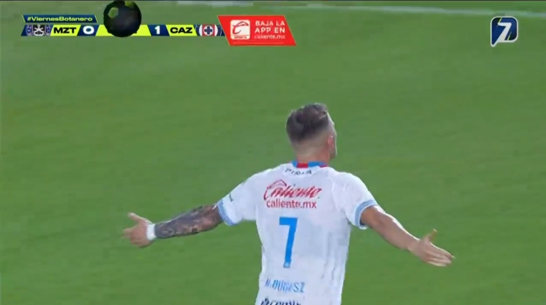 Cudowny gol Bogusza z wolnego! Dzieło sztuki [WIDEO]