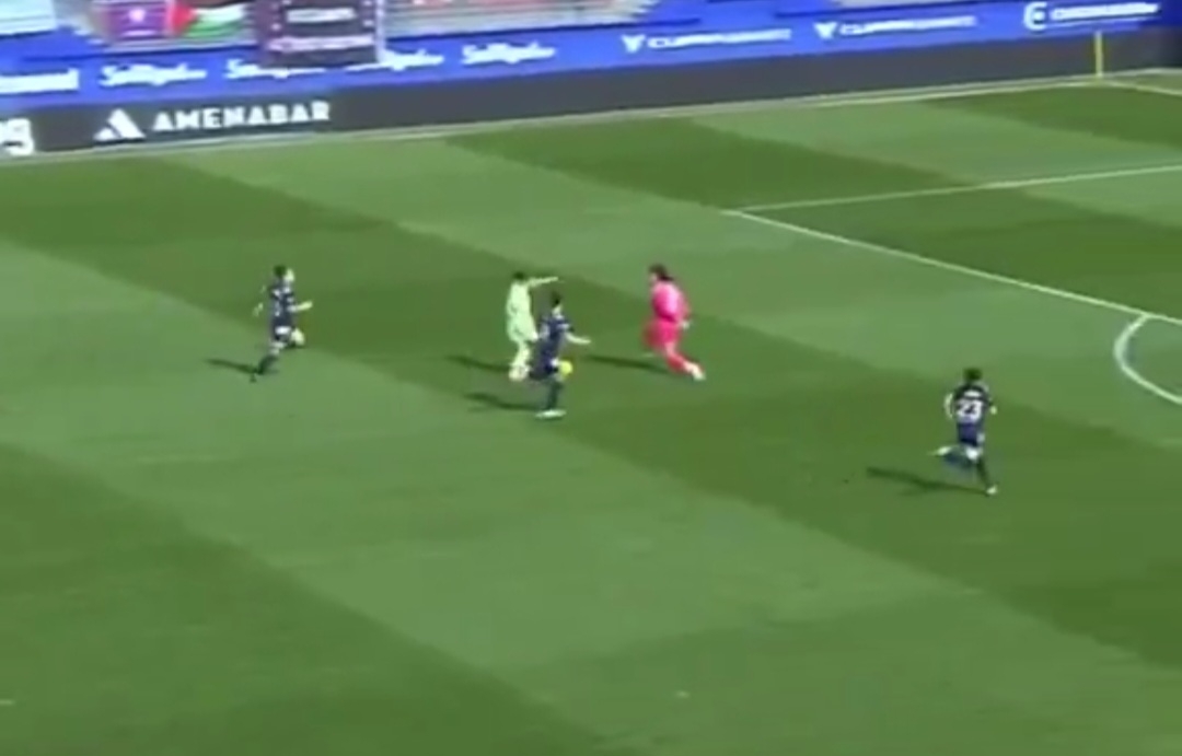 Co za gol Pajor! Przedryblowała bramkarkę [WIDEO]