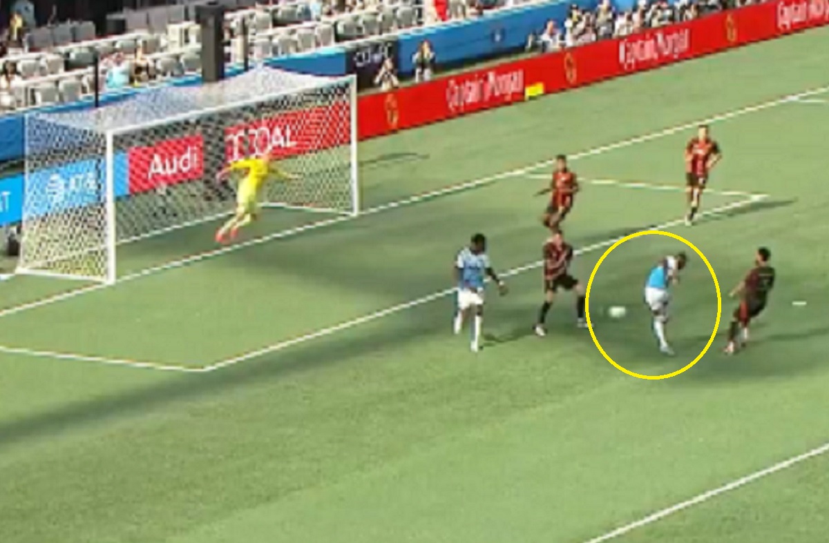 305 meczów w Premier League, teraz MLS. Debiut następcy Świderskiego [WIDEO]