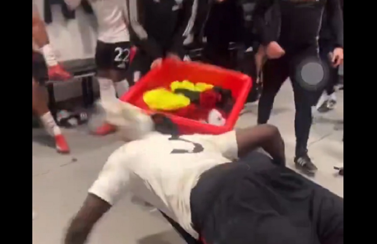 Obłęd po pokonaniu Man United. Latające przedmioty i szał radości [WIDEO]