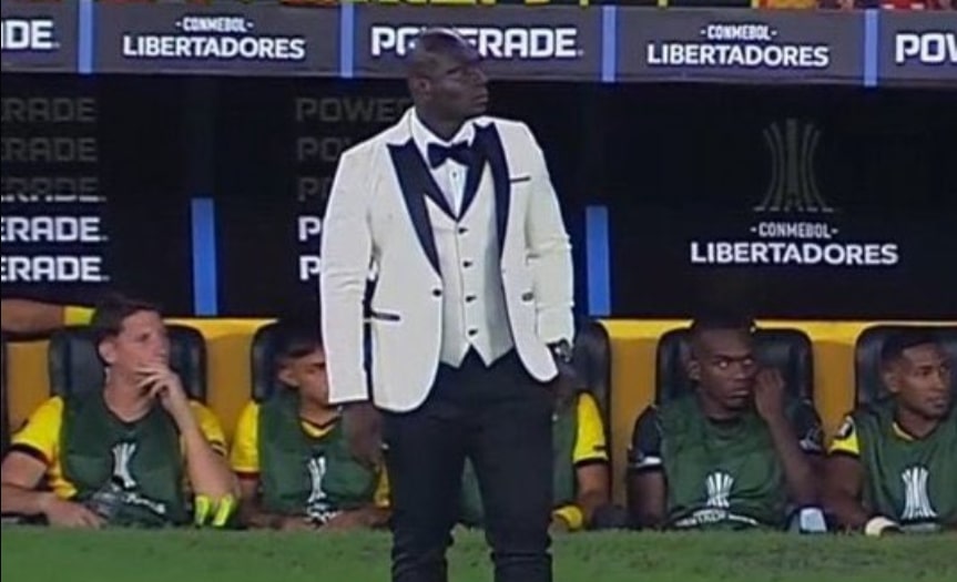 Ubrał się jak na wesele. Trener Barcelony hitem sieci [ZDJĘCIE]