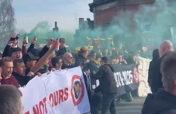 Kibice United mają dość! Gorąco przed meczem z Arsenalem [WIDEO]