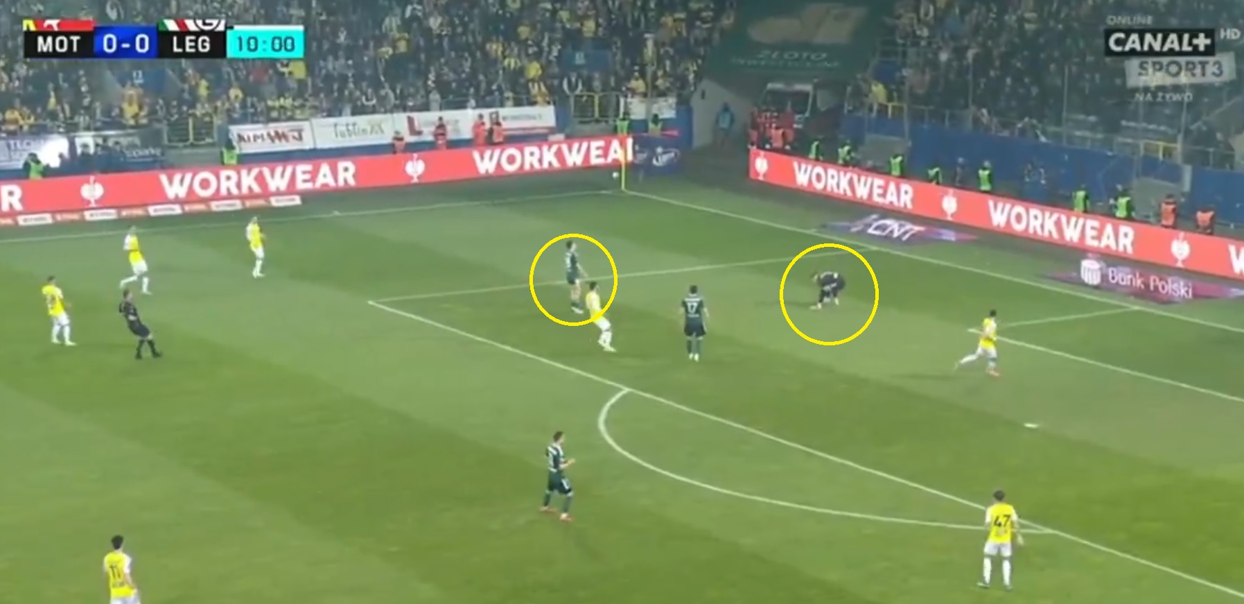 Kompletne jaja w meczu Legii! Bramkarz stracił rozum! [WIDEO]