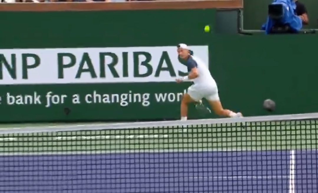 Magiczna akcja na Indian Wells! Można oglądać bez końca [WIDEO]