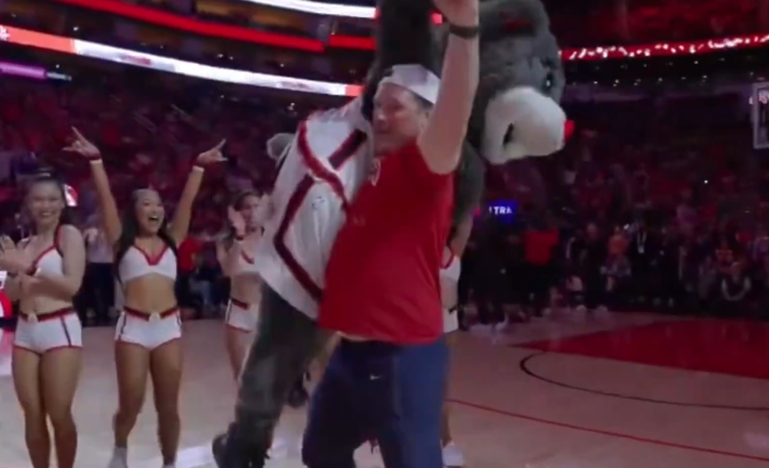 Co za historia w NBA. Jeden rzut totalnie zmienił jego życie [WIDEO]
