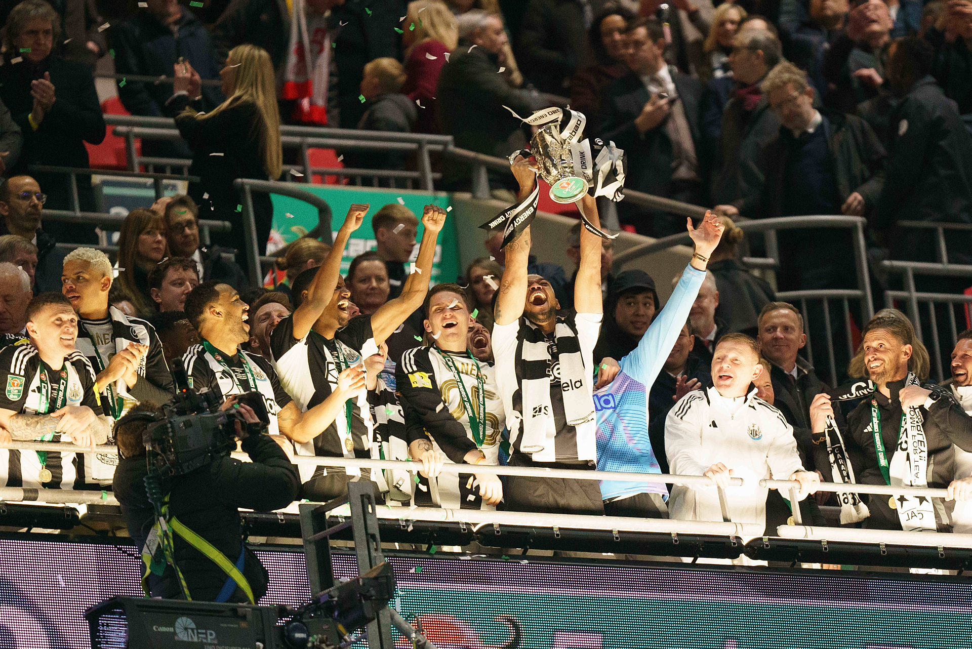 Brytyjski dziennikarz zadziwił. Niewiarygodne, co zrobił po historycznym triumfie Newcastle [ZDJĘCIE]