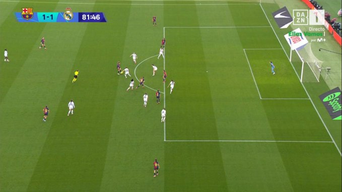 Sędziowie okradli Barcelonę. Skandal w El Clasico [WIDEO]