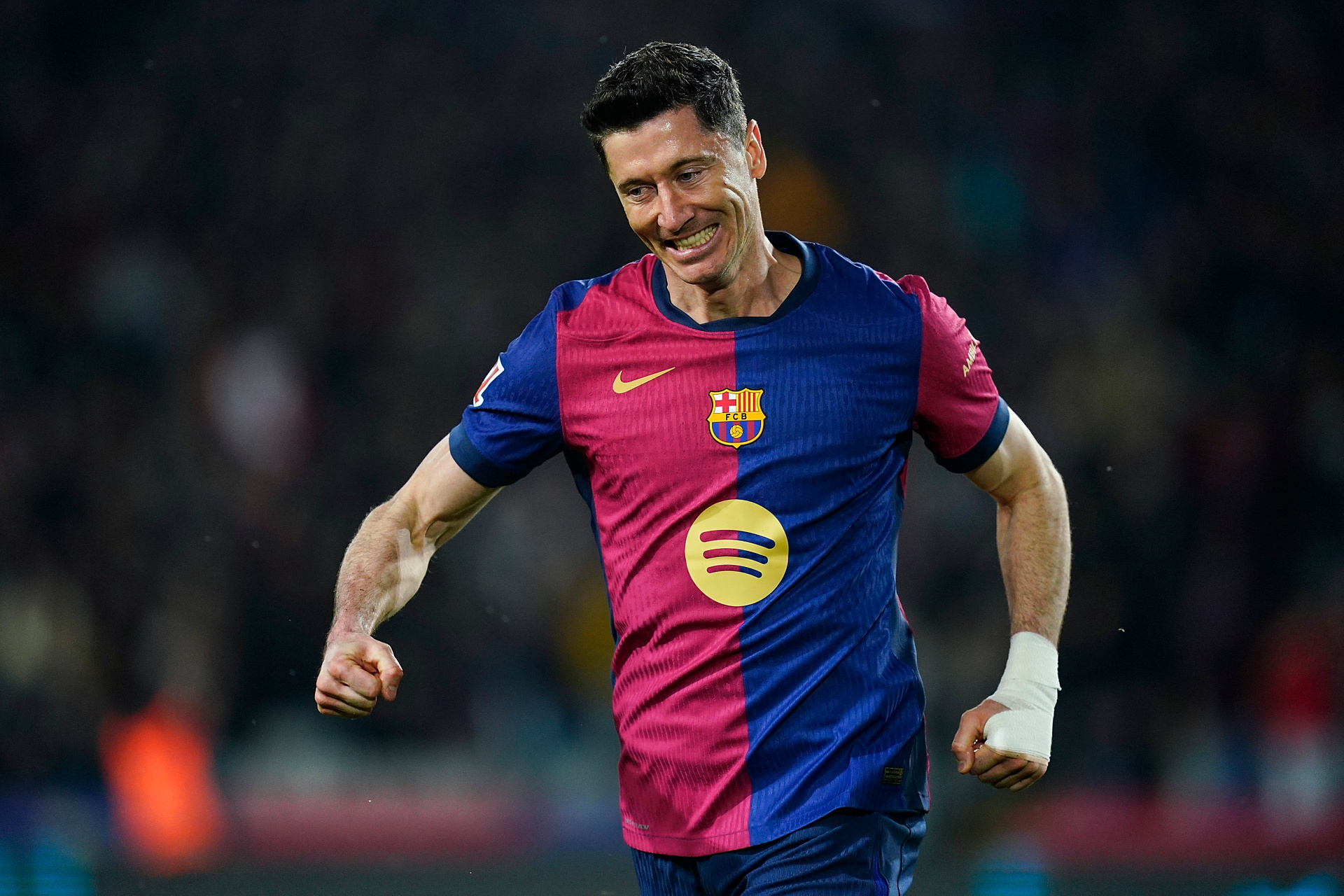 "Zrobił to, co potrafi najlepiej". Świetne oceny Lewandowskiego za mecz z Osasuną