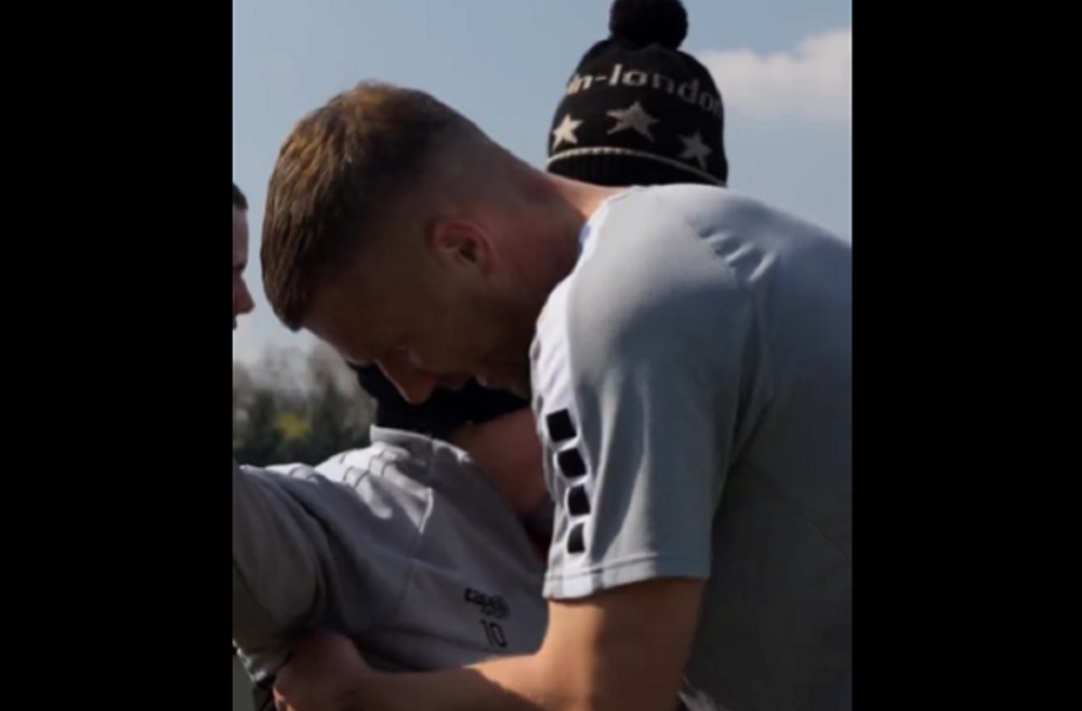 Piękne zachowanie Podolskiego. Aż pociekły łzy [WIDEO]
