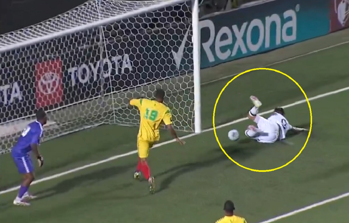 Piłkarski cyrk na końcu świata. Co on chciał zrobić? [WIDEO]