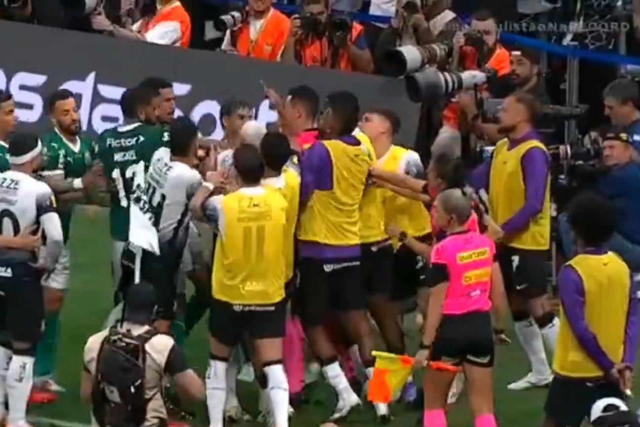 Wielka awantura w finale. Depay sprowokował rywali [WIDEO]