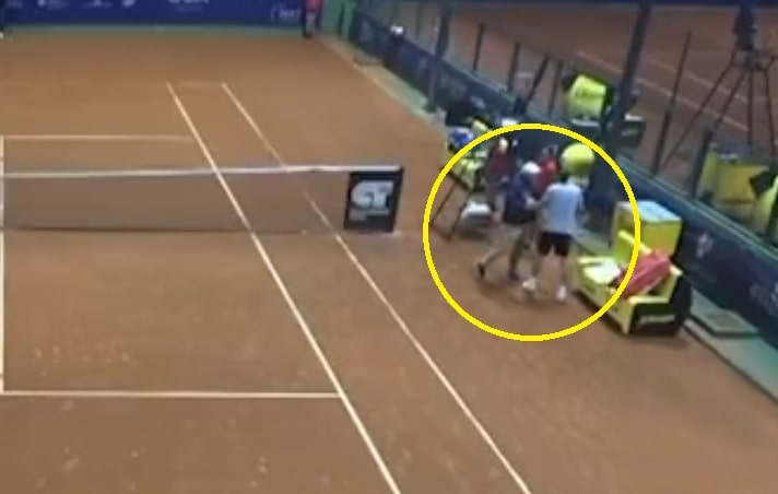 Skandal na korcie. Znany tenisista odepchnął sędziego [WIDEO]