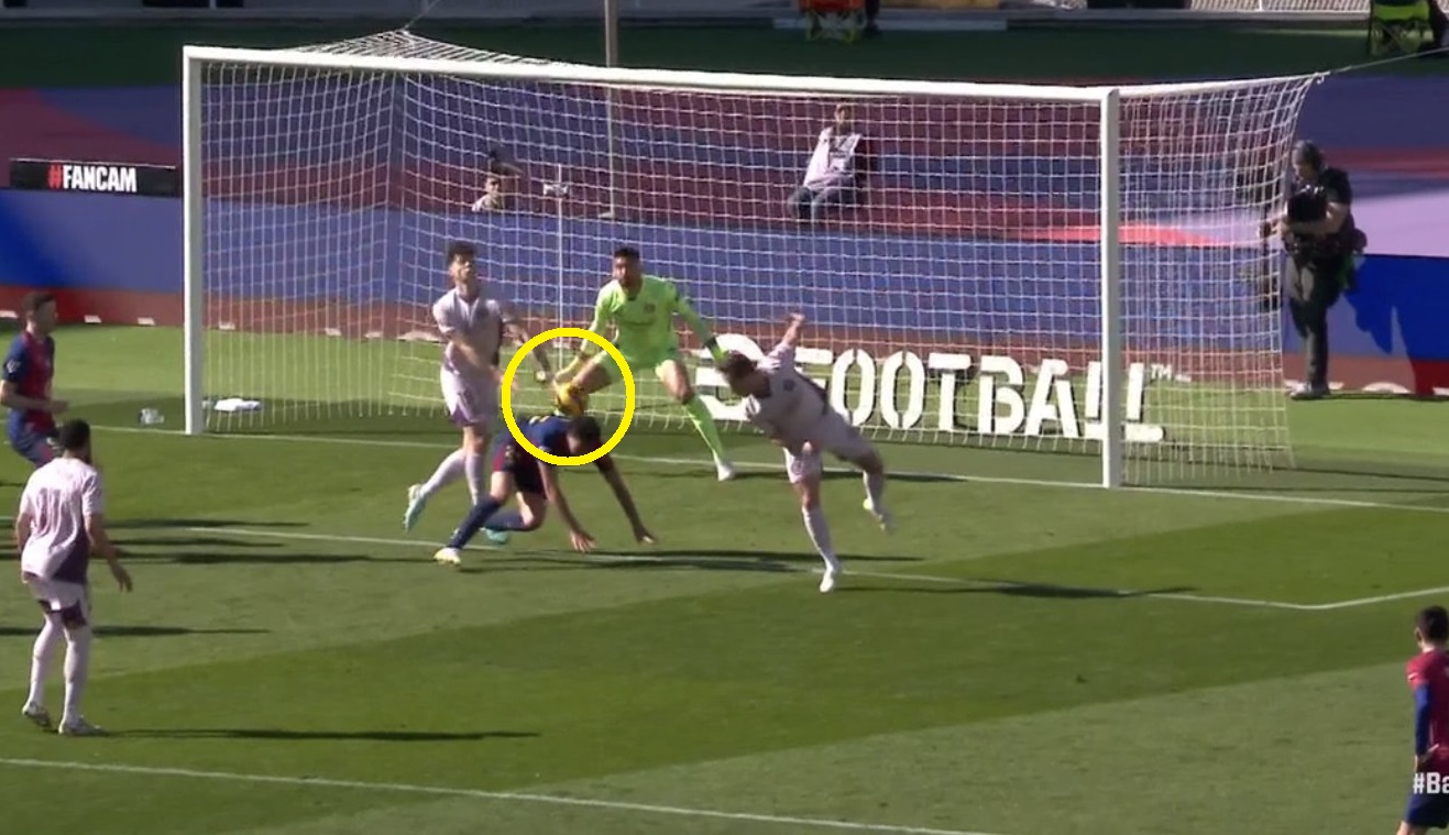 Barcelona objęła prowadzenie po golu ręką! Nietypowa sytuacja w La Liga [WIDEO]