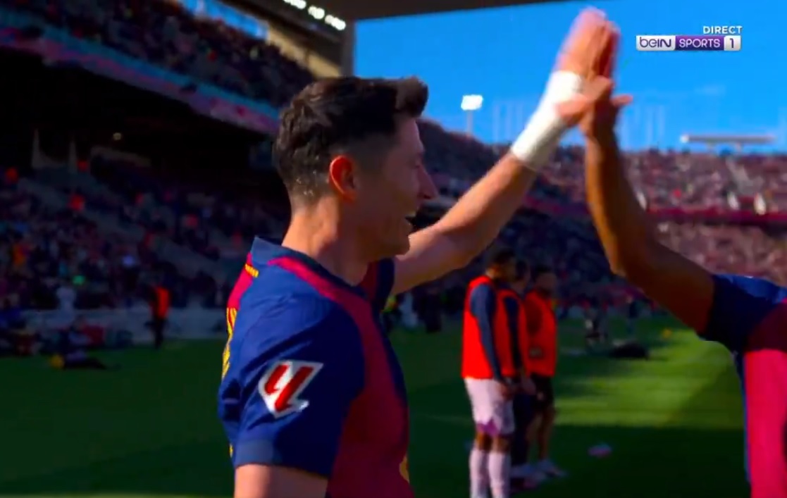 Akrobata Lewandowski! Niezwykły gol Polaka [WIDEO]