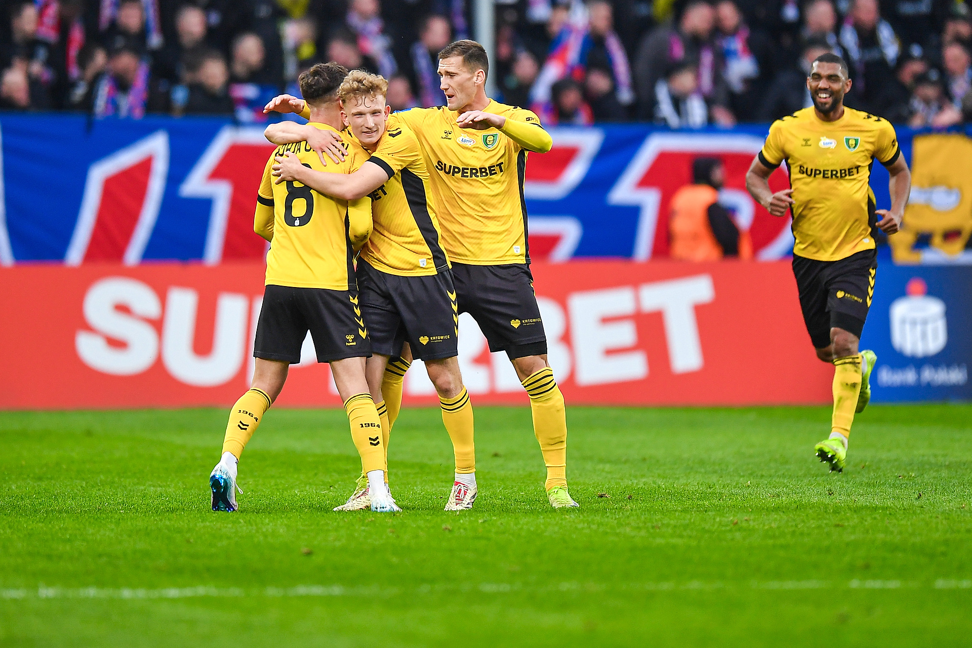 GKS Katowice - Puszcza Niepołomice gdzie oglądać? Transmisja na żywo w TV i stream online (12.04.2025)