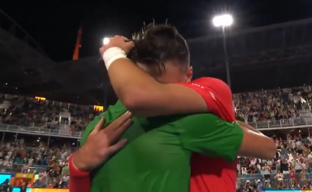 Djoković zatrzymany! Ograł go rewelacyjny 19-latek [WIDEO]
