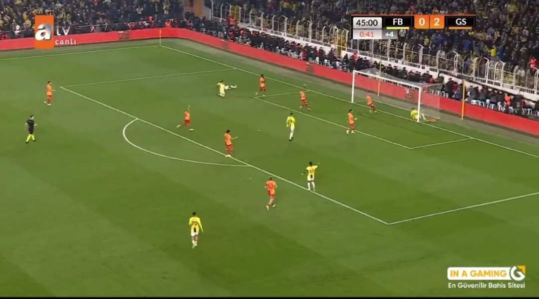 Gol Szymańskiego z Galatasaray! Szaleństwo w końcówce [WIDEO]