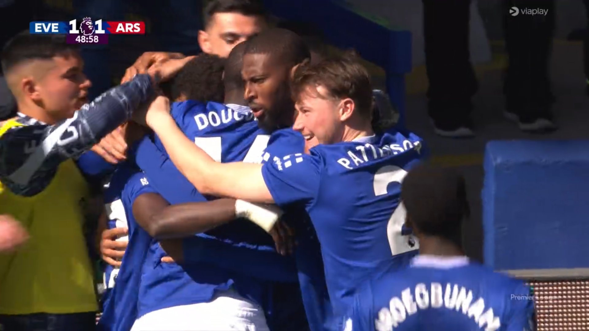 Kolejna wpadka Arsenalu! Liverpool o krok od tytułu [WIDEO]