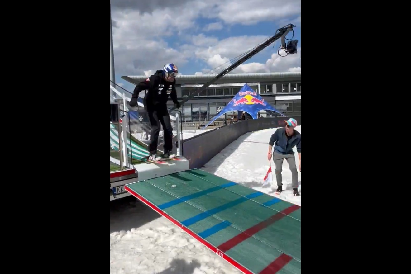 Małysz znów oddał skok. I nawet ustał! [WIDEO]
