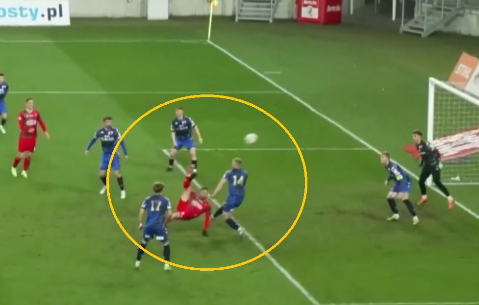 Cudowny gol autorstwa weteranów. Razem mają 69 lat [WIDEO]