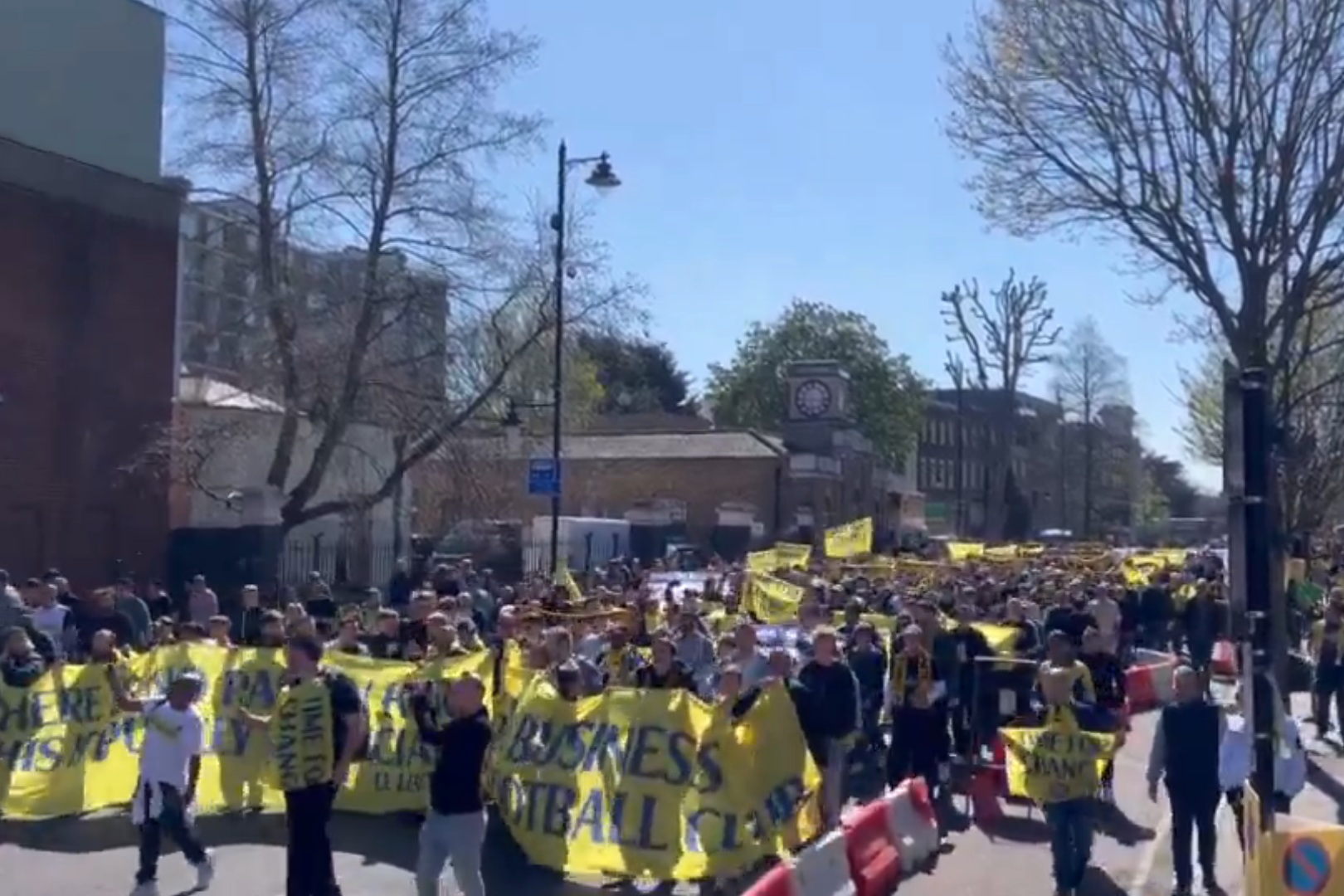 Protest w Premier League. Fani chcą zmiany właściciela [WIDEO]