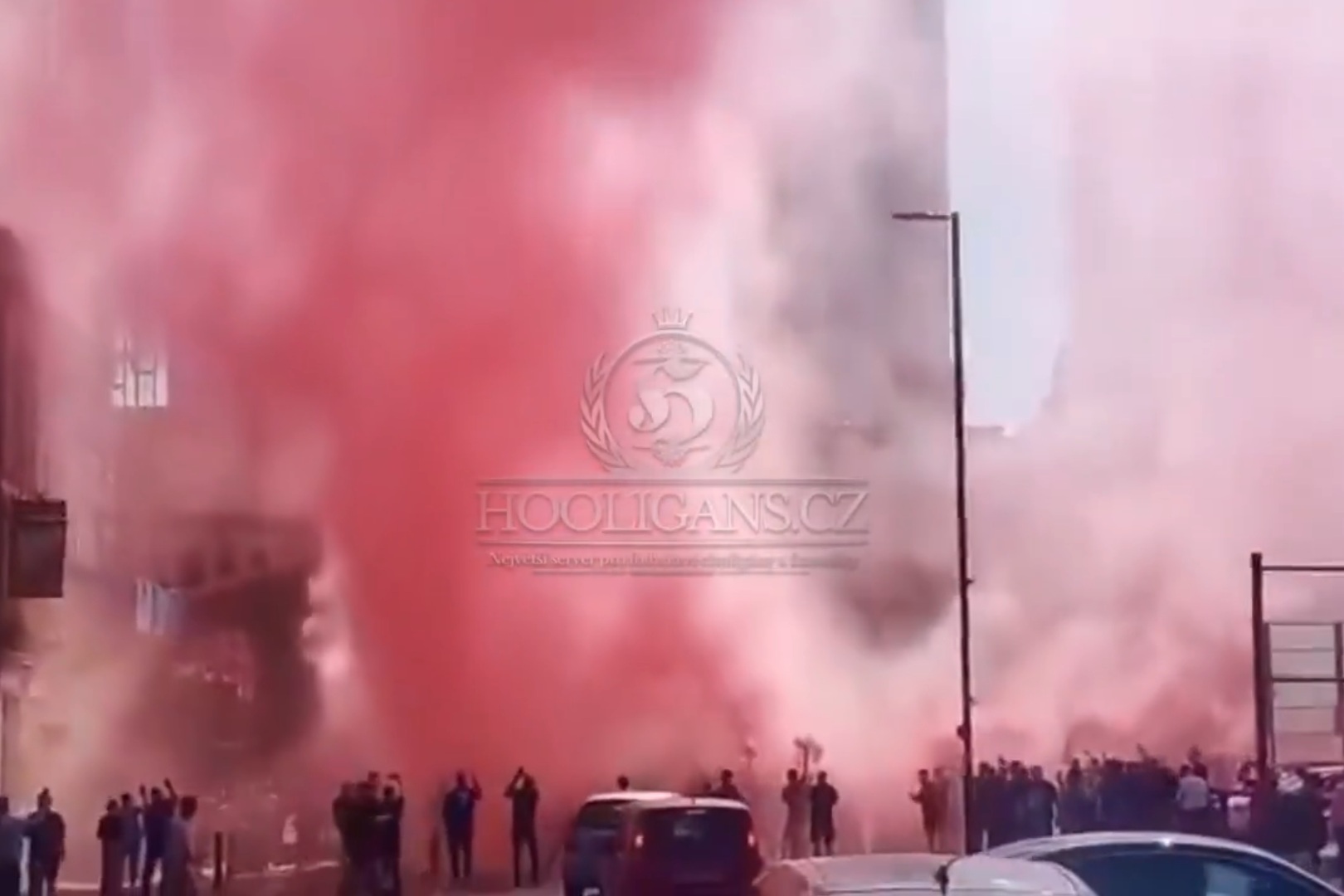 W tabeli City, na ulicach United. Ależ doping w Manchesterze [WIDEO]