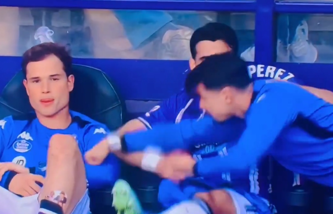 Rękoczyny na ławce klubu La Liga. Piłkarz rzucił się na kolegę [WIDEO]