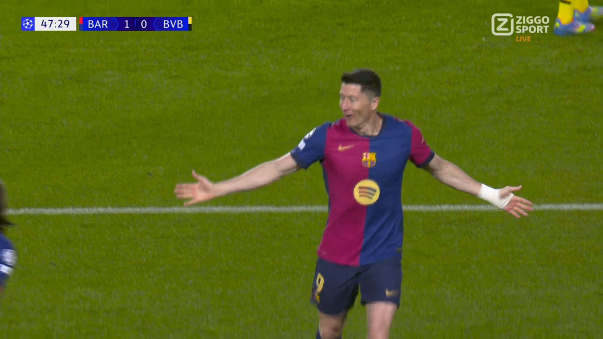 Główka pracuje! Lewandowski strzelił gola Borussii! [WIDEO]
