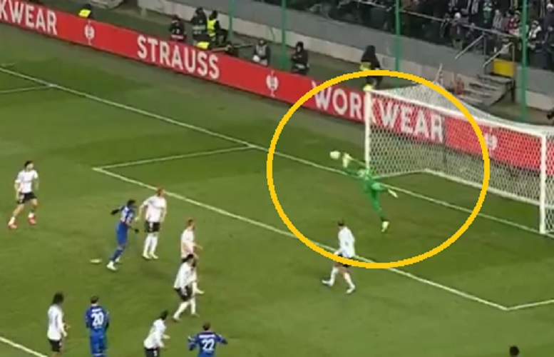 Kapitalna interwencja Tobiasza. Popisowo zatrzymał gracza Chelsea [WIDEO]