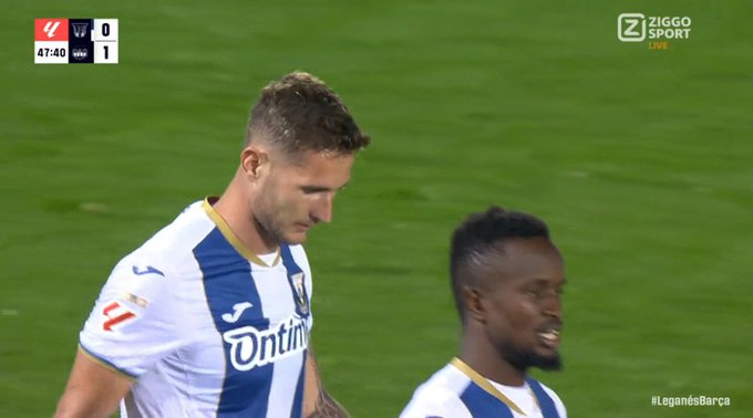 To mógł być setny gol Lewandowskiego w Barcelonie. Wyszedł z tego samobój [WIDEO]