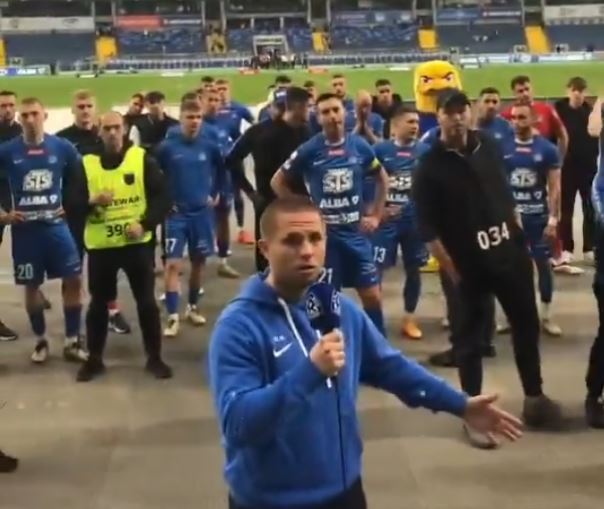"Dostajemy bramę i k***a nam się nie układa". Szulczek wypalił po kolejnej porażce [WIDEO]