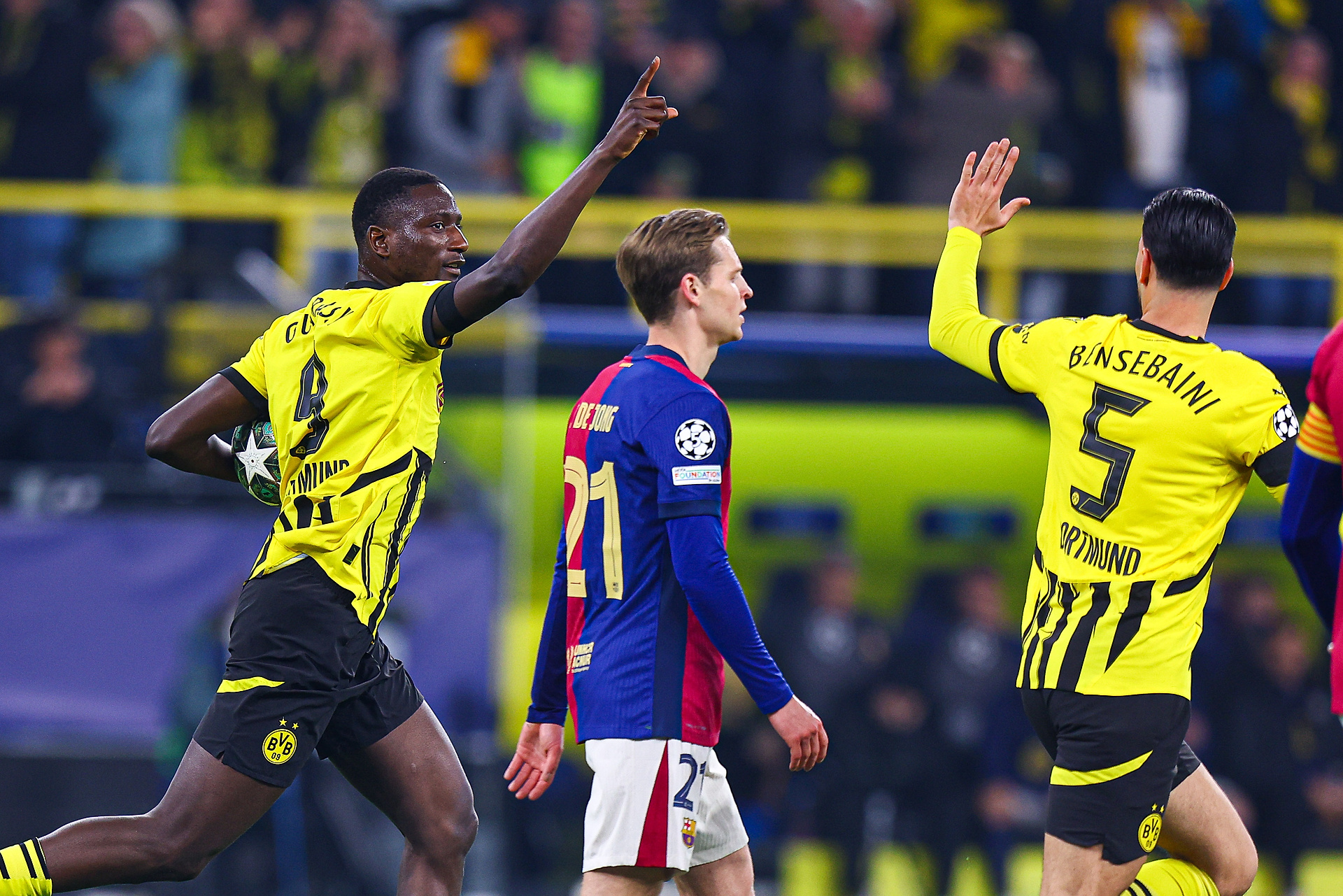 FC Barcelona rozbita w Dortmundzie! Słaby Lewandowski, Szczęsny dwoił się i troił [WIDEO]