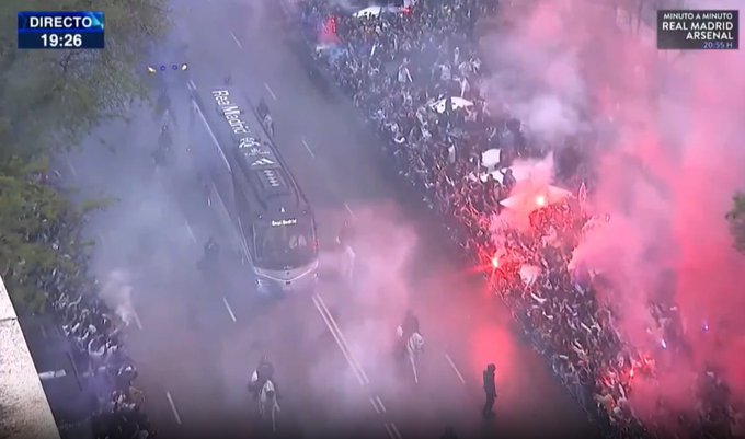 Sceny w Madrycie przed meczem z Arsenalem. Tysiące kibiców na ulicach [WIDEO]