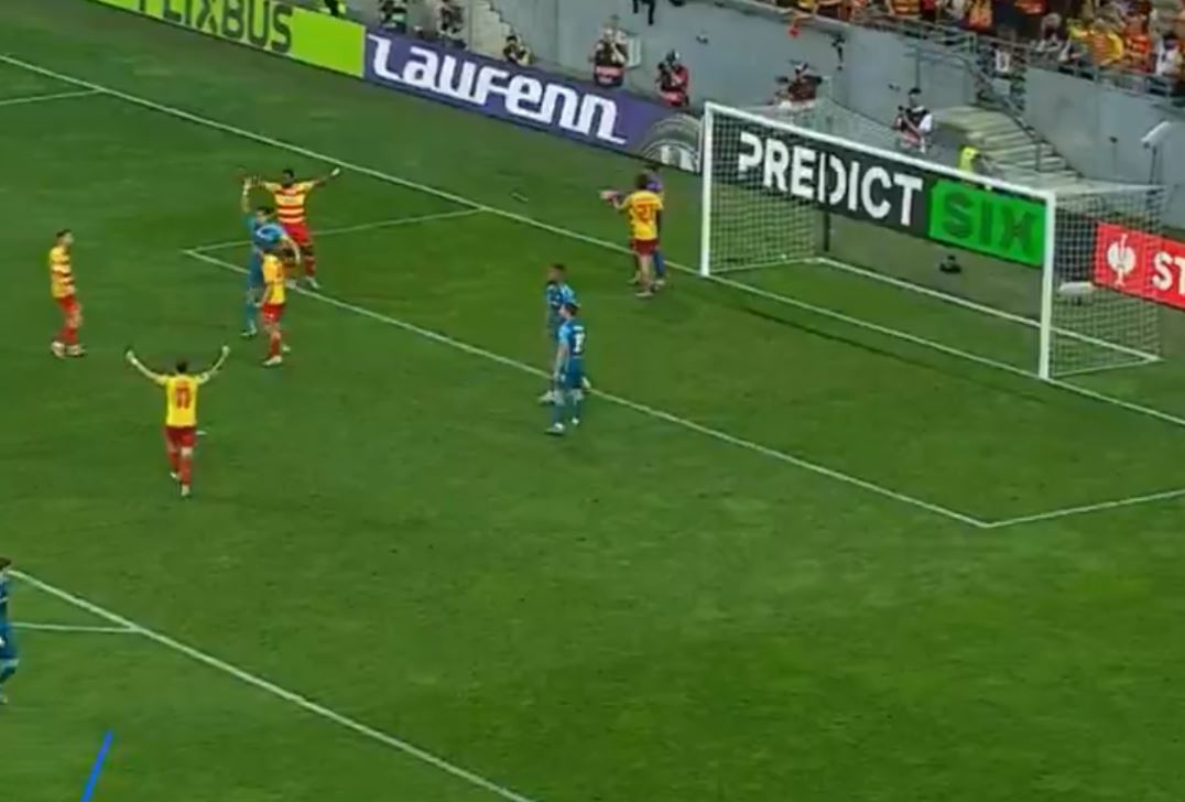 VAR uratował Betis! Nieuznany gol Jagiellonii tuż przed przerwą! [WIDEO]