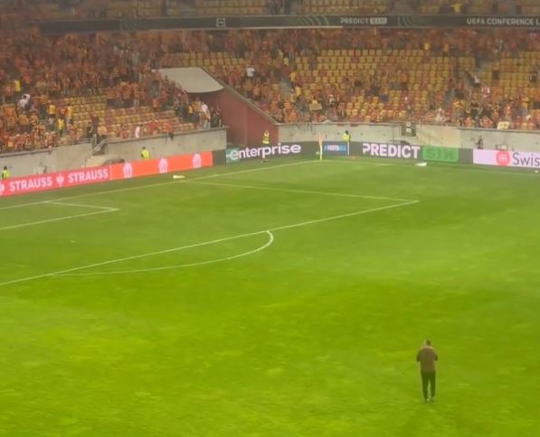 Wyjątkowe obrazki po meczu Jagiellonii. Tak podziękowano Siemieńcowi [WIDEO]