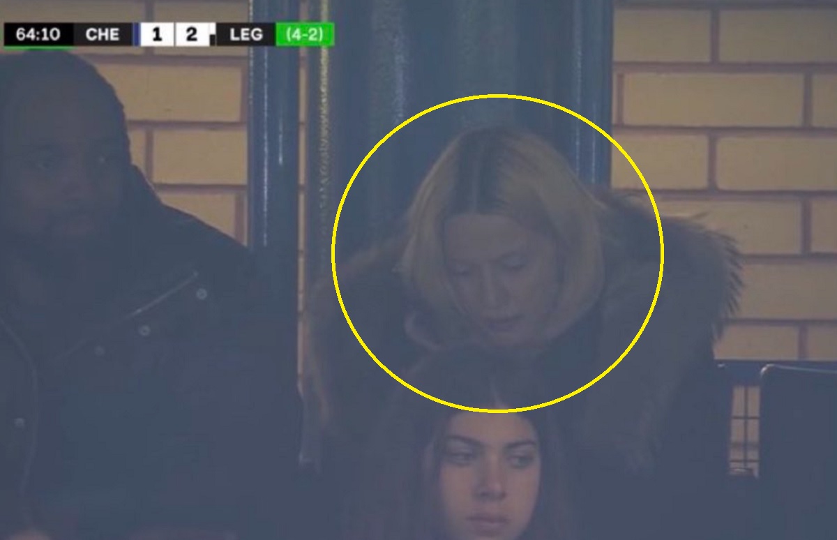 Legenda muzyki oglądała, jak Legia leje Chelsea. Niespodziewany gość na Stamford Bridge [ZDJĘCIE]
