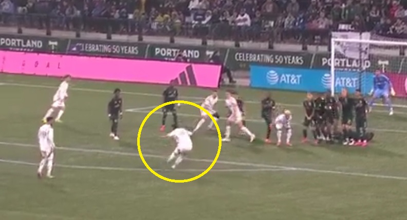 Tak Giroud zaczyna strzelać w nowym klubie. Oszałamiające trafienie [WIDEO]
