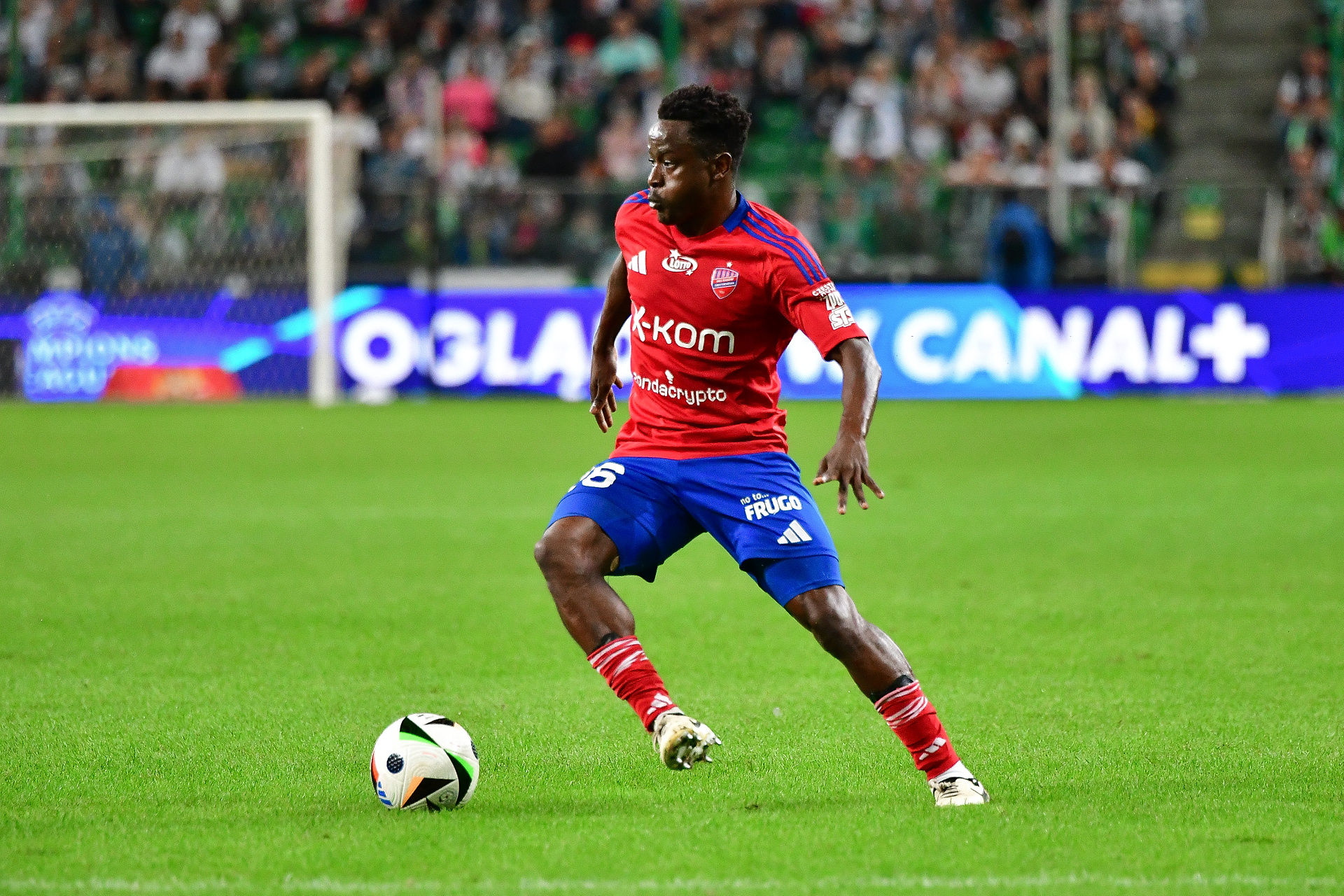 Piłkarz Rakowa zawieszony po drastycznym faulu. Oto decyzja Komisji Ligi