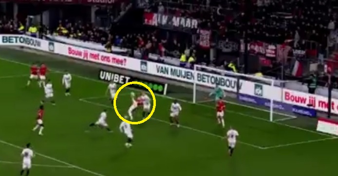 Była siódma minuta doliczonego czasu... Niesamowity gol w Eredivisie! [WIDEO]
